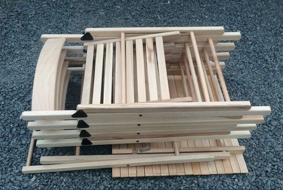 Комплект складних дерев'яних 4 стільців і столу