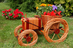 Цветочник для саду, садовий декор трактор
