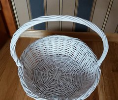 Подарочная корзина белая из лозы плетеная диаметр 38 см для корпоративных подарков