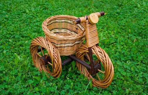 Велосипед кашпо для для сада (плетеный из лозы). Подставка для цветов